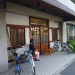 外観　外でも並びます