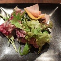 RISTORANTE Orobianco - イタリア産生ハムと彩り野菜のサラダ