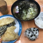 めん処 杢屋 - 山菜そば、単品(なす天、れんこん天、えび天、きす天)、しらすおろし、おにぎり(わかめ)