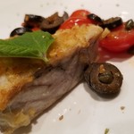 ファリナモーレ - ◆「本マグロの赤身の片面カツレツ 黒オリーブとフレッシュトマトのソース」