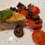ファリナモーレ - ◆「本マグロの赤身の片面カツレツ 黒オリーブとフレッシュトマトのソース」