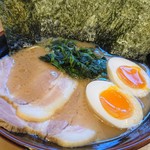 横浜ラーメン 北村家 - 青葉盛り（900円）