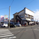 麺屋 歩夢 - おや？行列の向きが.....