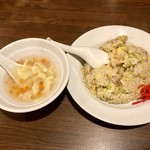 中国料理龍 - ニンニク炒飯¥550