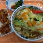 どうとんぼり神座 - 野菜たっぷりラーメンと唐揚げ