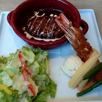 キッチン 大宮 MARK IS みなとみらい店 - エビフライ・ハンバーグコンビセット