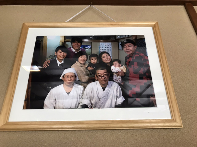 木梨憲武がpeleのサインをドア全面に描いた蕎麦屋 By 死んでも残留 そばの坊富良野 入地 うどん 食べログ