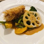 プティプラージュ - 魚のメイン(鯛とエビの揚げ物)