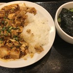 上海庭 - マーボー丼（ｗ／半ラーメン）