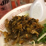 Maruha Chi Ramen - 辛子高菜投入