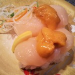 Kaiten Zushi Sushi Maru - 帆立のウニのせ、絶品です!!(>ω<)