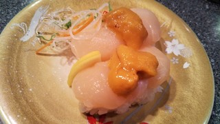 Kaiten Zushi Sushi Maru - 帆立のウニのせ、絶品です!!(>ω<)