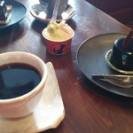 Patisserie Ravi,e relier - アイスはカップに入れてくれます