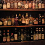 Bar Alchemist - 店内にはウイスキーやラムがいっぱい２