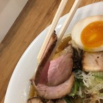 麺や 七彩 - 赤身チャーシュー厚さ約2㎜