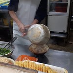松屋 - 肉うどんは鍋で「調理」してくれるプチ贅沢メニューです。