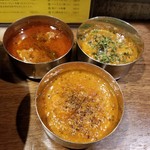 SPICY CURRY 魯珈 - 魯珈チキンカレーのぷちカレー＋ラムカレー(ビンダル風)のぷちカレー＋クリーミィ野菜コルマカレーのぷちカレー