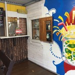 からあげ屋の島唐 - 注文カウンター