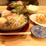 熟成とんこつラーメン専門 一番軒 - 