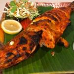 バンゲラズキッチン - スズキのタンドール丸焼き