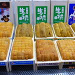 ウニ専門レストラン  unico-co - （在庫ウニ披露―撮影タイム♪）
