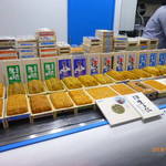 ウニ専門レストラン  unico-co - （在庫ウニ披露―撮影タイム♪）