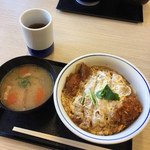 Katsuya - かつ丼（梅）490円+とん汁