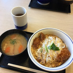 Katsuya - かつ丼（梅）490円+とん汁