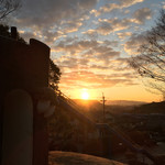 人類みな麺類 - 初日の出(お店の内容とは関係ありません)