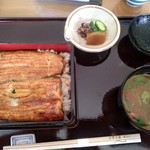 日本橋 鰻 伊勢定 - 『うな重（竹）』と『赤出汁』