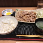 勝どき食堂 - メガ⁇⁇⁇生姜焼き定食 1000円