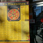 La Piazzenza2 - SAGURADAFAMILIARからサンパウ病院に向かう途中にあります。