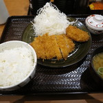 ごはん処 かつ庵 - ロース+カニコロ定食