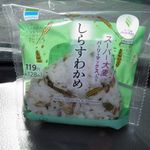 ファミリーマート - 料理写真:しらすわかめおむすび 128円