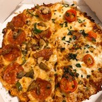 ドミノ・ピザ - ドミノMサイズ (約23cm) ウルトラクリスピークラストドミノ・デラックスマルゲリータ