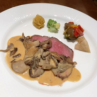 ル・ソレイユ・ルヴァン - 肉料理 / 牛もも肉のローストビーフ キノコソース サツマイモのピューレと温野菜を添えて