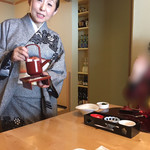 白金温泉郷 森の旅亭 びえい - 朝ごはんスタートです♬︎
      素敵な女将ｻﾝが『お屠蘇』を振舞ってくれます♡
      私はハンドルキーパーなので(TωT)ｻﾞﾝﾈﾝ