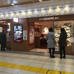 Bisutoro Kureante Toukyou - 外観（右が店内への入口、左が券売機式のカウンター）