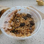 Coffee Bean & Tea Leaf - (2018年10月　訪問)Yogurt Par ＄5.79。ベリー風味のヨーグルトにドライフルーツとグラノラをトッピングしたもの。まったり食感のヨーグルトが思ったよりも濃厚。