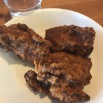 ヌードルショップ いっぽ - 唐揚げ✨3個✨  大きい(*^o^*)  下味はしっかりで、粉っぽさが残る、衣もっちり系