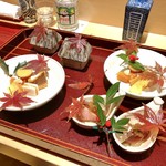 銀座 しのはら - 八寸：毛蟹の酒盗和え 生麩のチーズ挟み 柿の胡麻ダレがけ 寒鰤のチリ酢和え くわいのチップス 唐墨大根