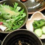 BAR SHIN - サラダにひじき・お新香・焼き魚と盛りだくさん