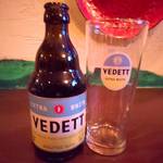 Basuteto Kafe - ベルギービール ヴェデット エクストラホワイト（入れる前）