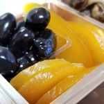 馳走 啐啄一十  - (01)大玉丹羽黒大豆(兵庫県丹波篠山産)
      煮汁がクリアで色素が滲み出ないのに、超薄味が滲みて大変美味しい！
      
      (02)自家製唐墨(神奈川県産)
      一から作ったという唐墨は旨みが凝縮、そして微かな塩味。