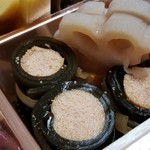 馳走 啐啄一十  - (05)加賀蓮根(石川県金沢産)
      超薄味が滲みるとこんな味わいなのか！と思うほど深い優しさ。
      
      (06)助宗鱈(北海道函館産)の子、昆布巻
      助宗鱈は超薄味でしっとり煮られています。
      これまた美味しい。