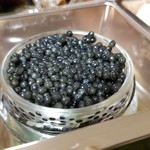 馳走 啐啄一十  - (09)フレッシュキャビア(ラトビア産)
      娘達がフランスパンにフォアグラのテリーヌとキャビアをセットにしてバクバク食べてました。
      もっと丁寧に食べなさい。と注意しそうになりました。(笑)