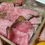 馳走 啐啄一十  - (16)栃木牛(A5 12等級　牝未経産)のローストビーフ
      超肉食の次女が爆食いしました！
      とってもお気に召したそうです。
      また、タレも良かったらしい。