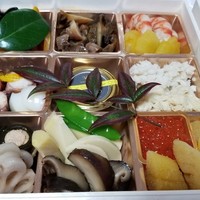 馳走 啐啄一十  - 馳走啐啄一十のお節、天段
                煮物は超薄味の綺麗な美味しさ。
                食材と出汁の素晴らしさが際立ちます。