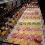 ボケリア市場  - カラフルなフルーツジュース