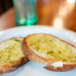 パンコントマテ - ツインパスタランチのガーリックトースト